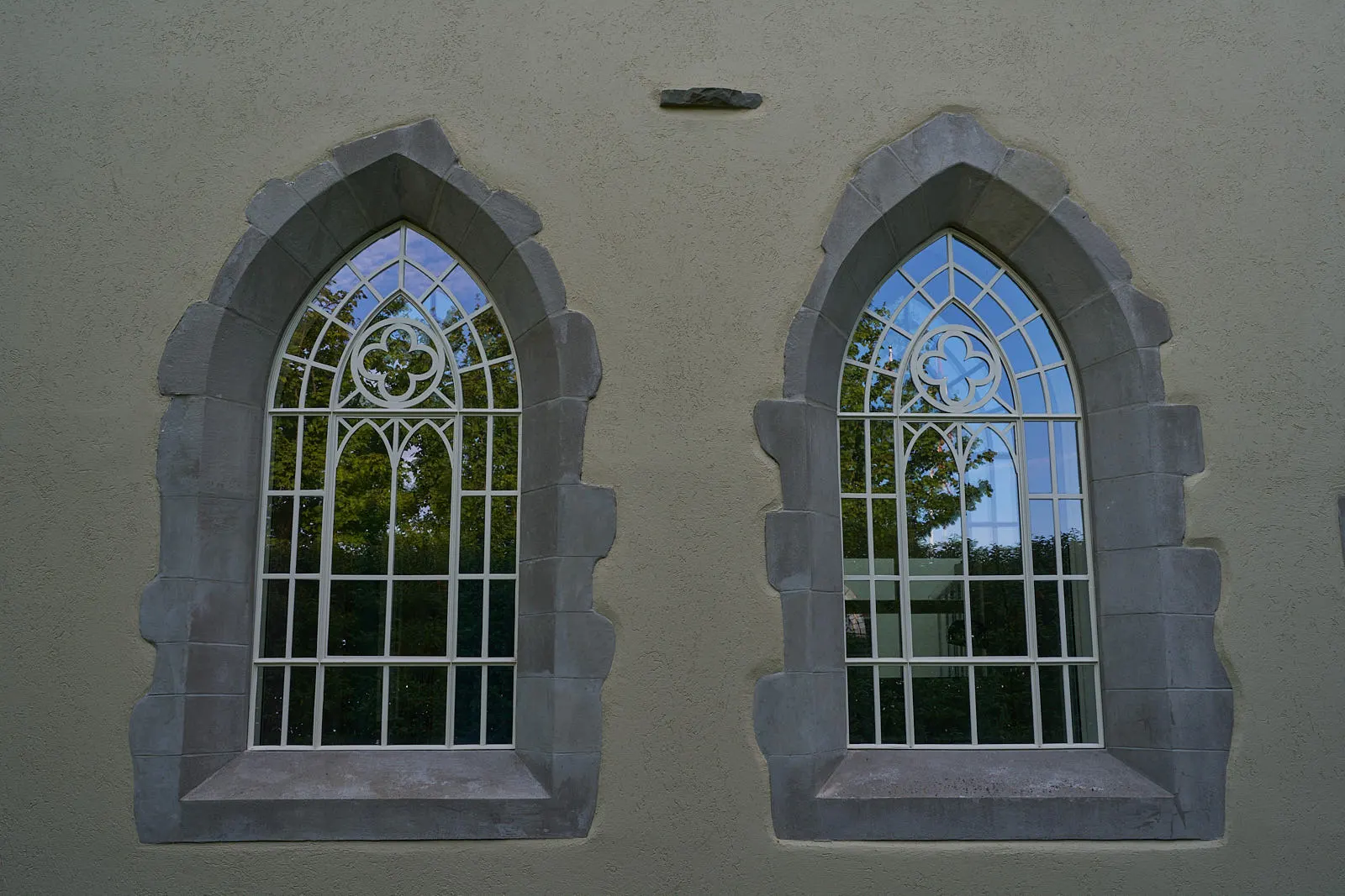 Giessen-Areal: zwei Spitzbogenfenster
