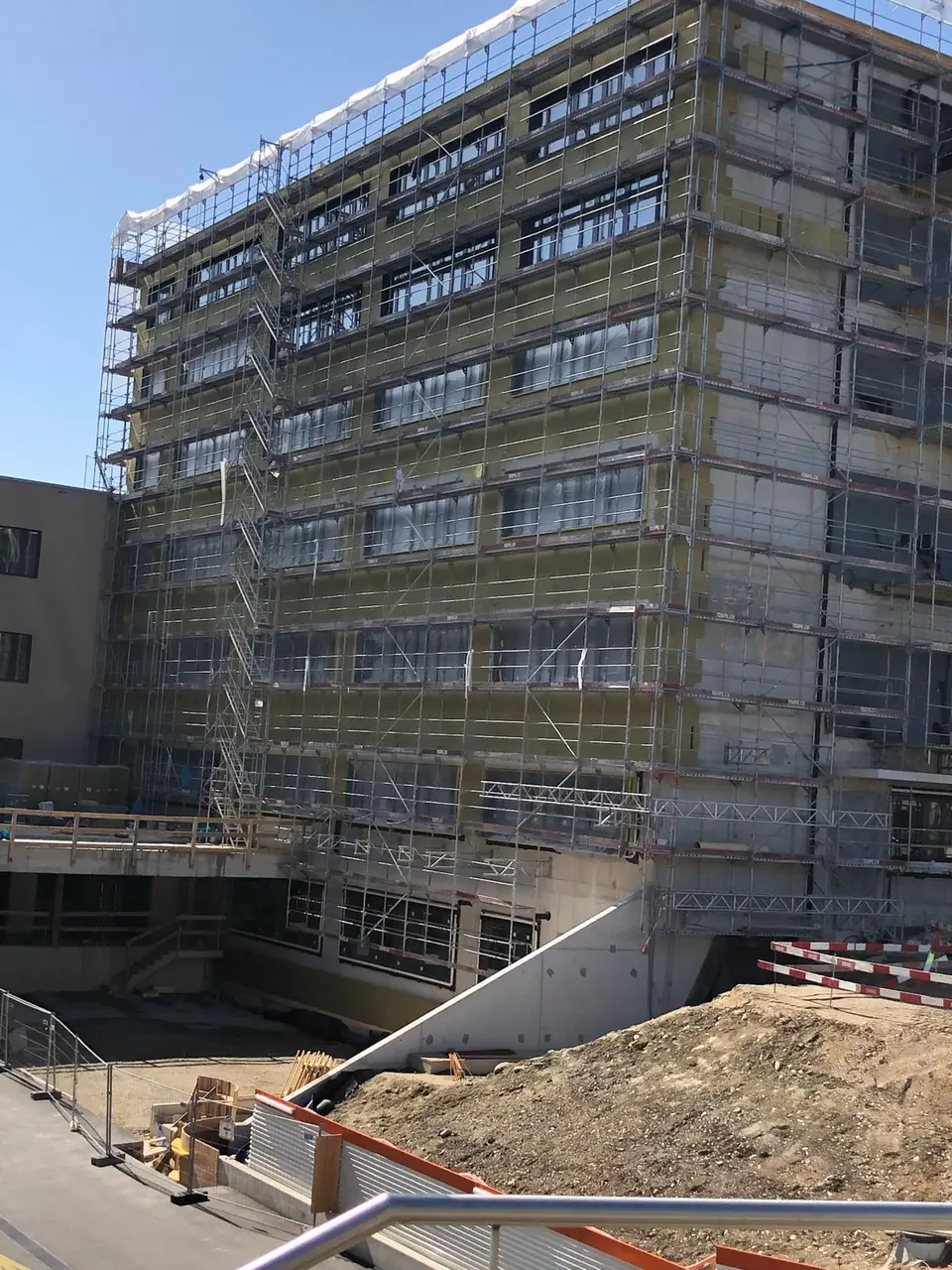 PZ Spital Limmattal: Neubau mit Gerüst